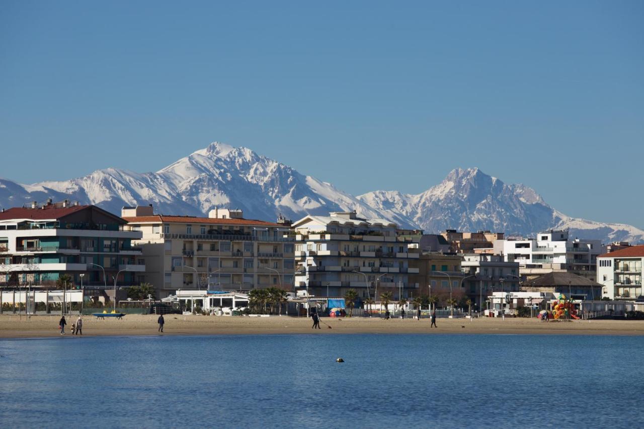 "Casa Incantevole" Fronte Mare Pescara - Appartamento Via Buozzi Extérieur photo