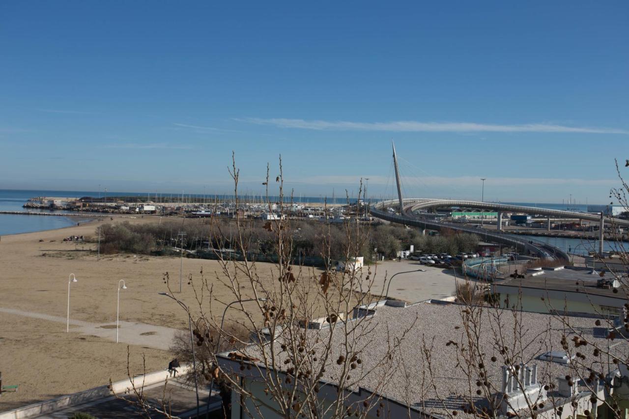 "Casa Incantevole" Fronte Mare Pescara - Appartamento Via Buozzi Extérieur photo